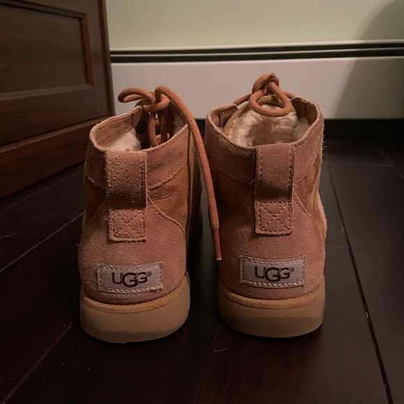 Ugg Chesnut Great Worn Condition - Picture 3 of 5